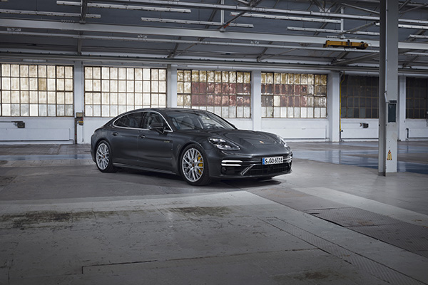New Porsche Panamera Turbo S E-Hybrid Revealed