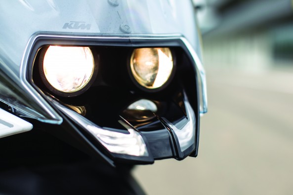 Double projector headlamps; for low and high beam.