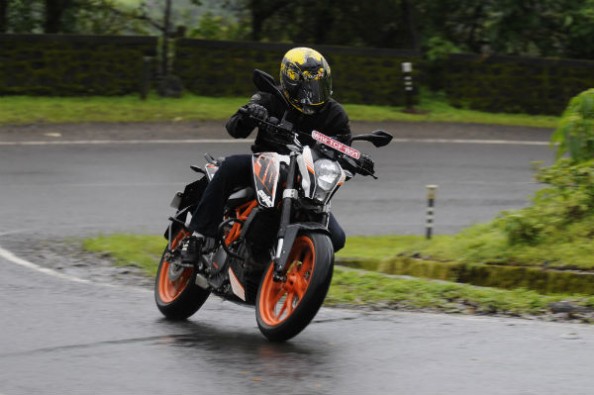 The 390 Duke feels nice and light to handle, always commendably stable.