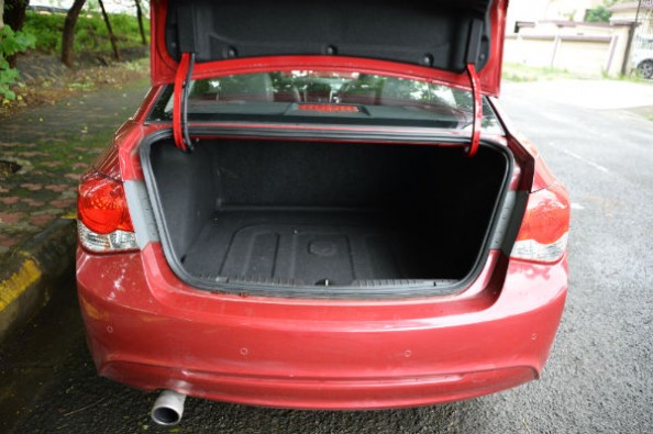 Boot is quite massiv and nicely shaped. 