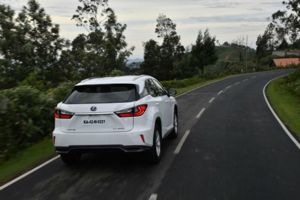 Lexus RX450h rear tracking