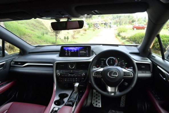 Lexus RX450h cabin