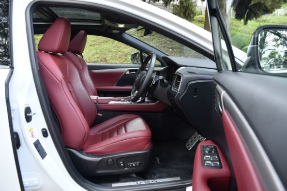Lexus RX450h front seats