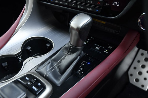 Lexus RX450h centre console