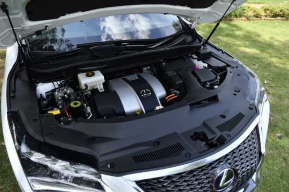 Lexus RX450h engine