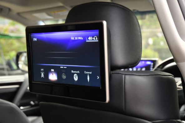 Lexus LX450d rear screen