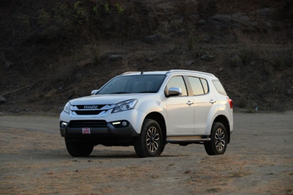 Isuzu MU-X front