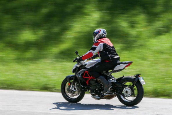 MV Agusta Brutale 800 2017 rear tracking