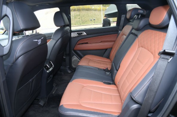 New SsangYong Rexton rear interior