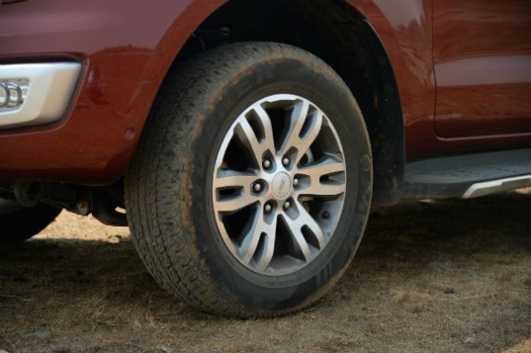Ford Endeavour 18-inch alloy wheel