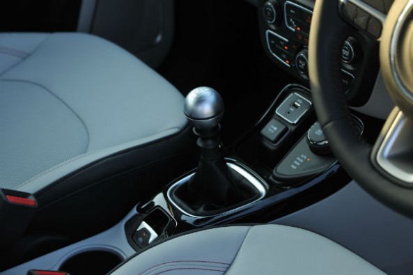 Jeep Compass metal-tipped gear knob