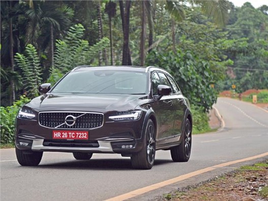 Volvo V90 Cross Country side