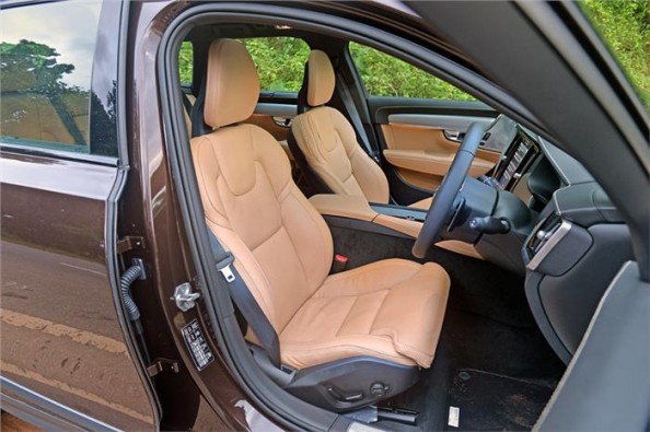 Volvo V90 Cross Country front seats