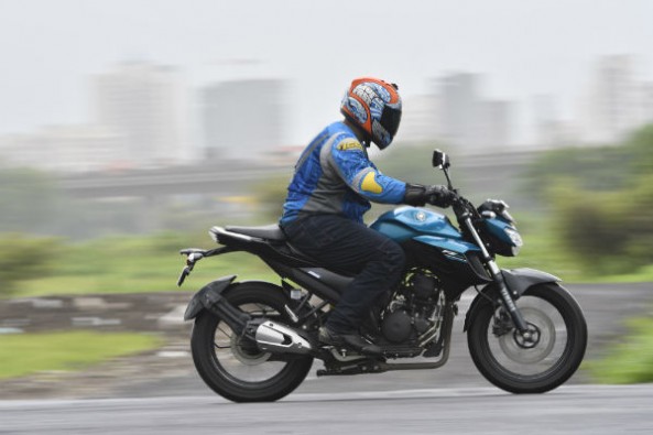 The FZ has a smooth ride, but you do feel some vibrations when you rev it hard.