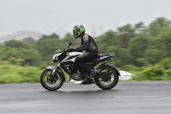 This Pulsar offers the strongest top-end performance of this trio.