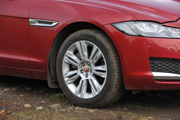 Red centre cap adds a sporty touch.