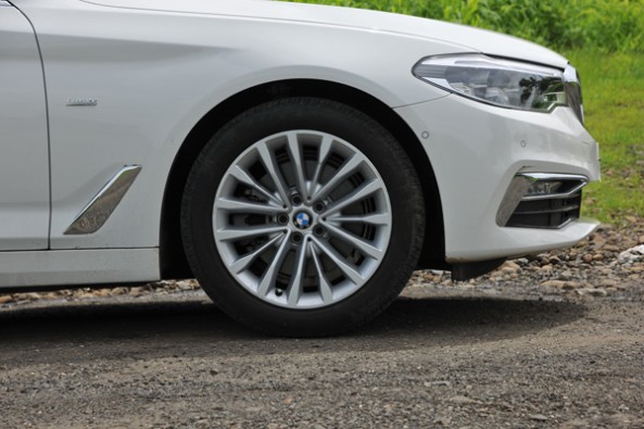 Character-suiting alloy wheel design.