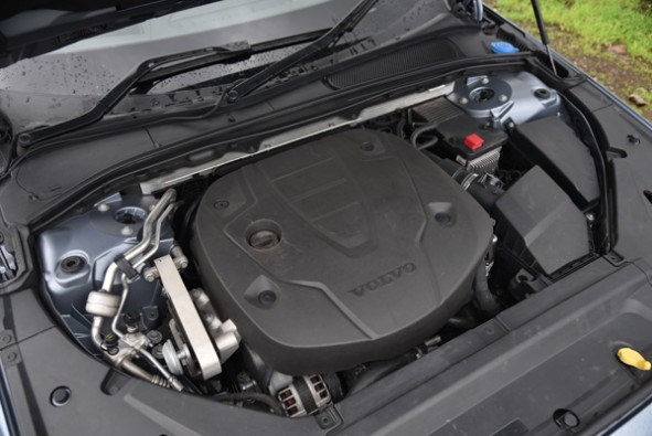 4-cyl, turbo-diesel making 190hp and 400Nm of torque.