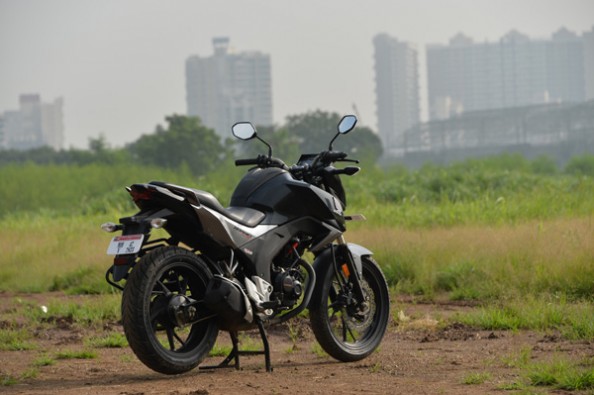 Honda Hornet CB160 rear.