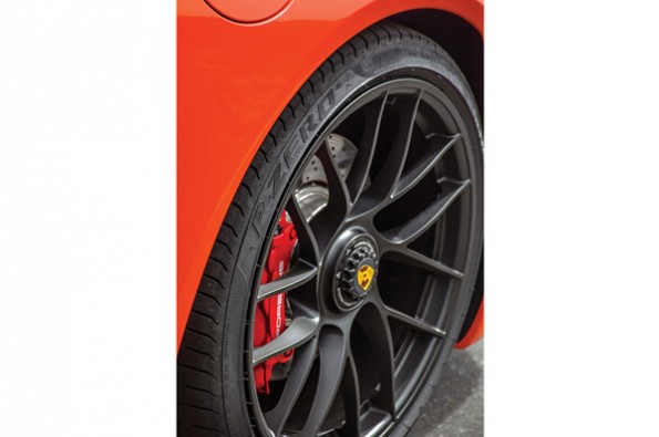 Centrelock wheels look sporty.