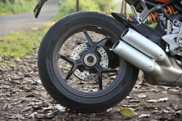 Single-sided swingarm.