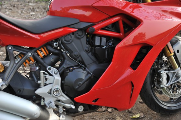 Torquey 937cc V-Twin engine