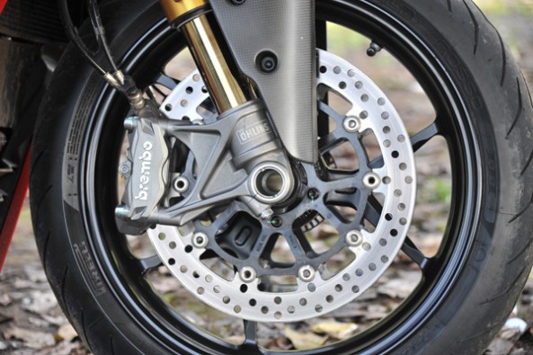 High-spec Brembo M4.32 brakes.