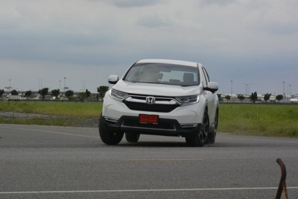 Honda CR-V cornering,