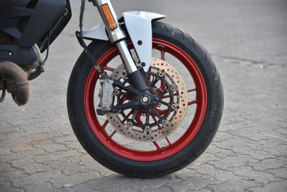 43mm Kayaba USD fork.