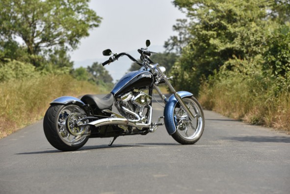 The fat rear tyre on the Pravega.