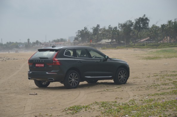 Volvo XC60 rear.