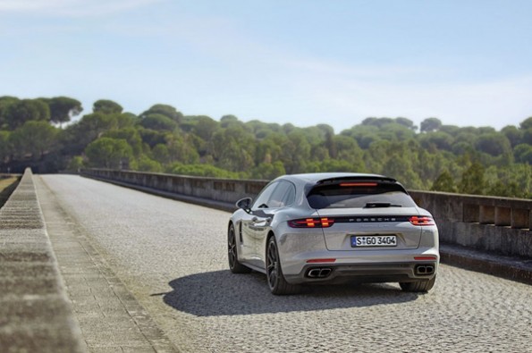 The rear tailight cluster remains identical to the regular variant.