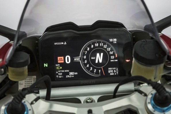 The 5.0 inch full-colour screen.