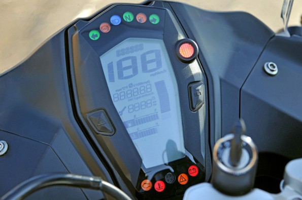 Highly-informative instrument cluster on the RR 310.