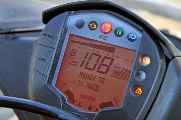 The RC 390 is missing the full-colour screen seen on the 2018 390 Duke.