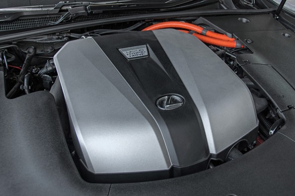 The V6 revs all the way upto 7,000rpm