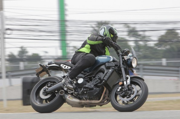 The top-half the XSR900 feels heavy.