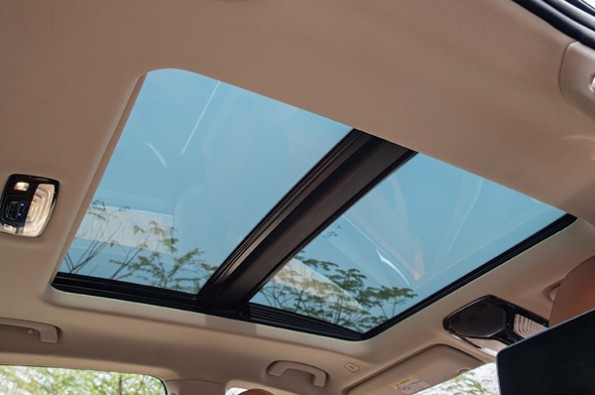 The large sunroof in the 6 GT.