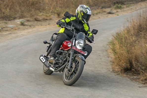 The lower-set handlebar gives it a sporty feel.