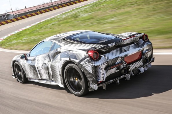 The carbon-fibre wheels reduces unsprung mass.