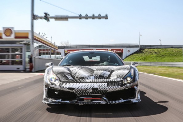 The larger scoops in the front bumper.