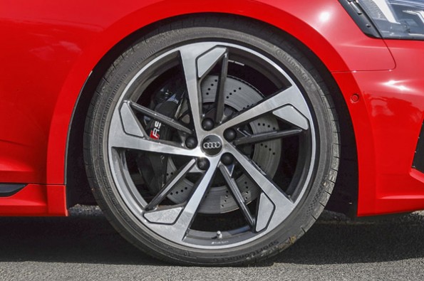 The large 20-inch wheels available as an option.