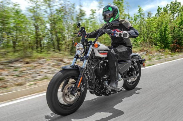 The thick front fork and girthy tyre look neat.