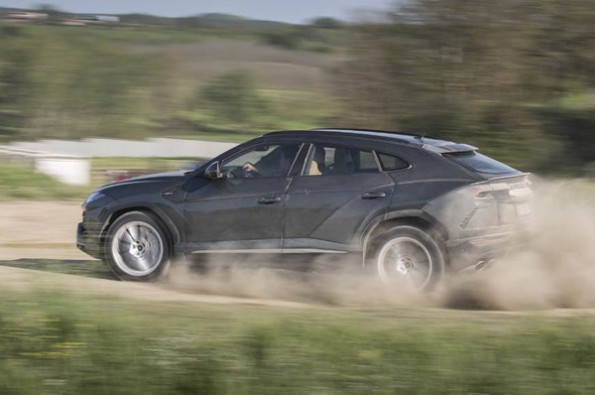 The Urus handles gravel impressively.