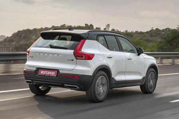 The tailights on the XC40 look impressive.