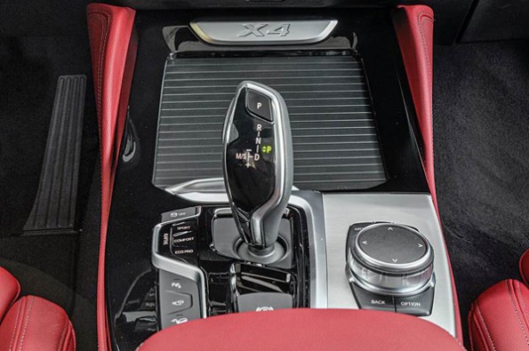 The iDrive controller works well and is easy to use.