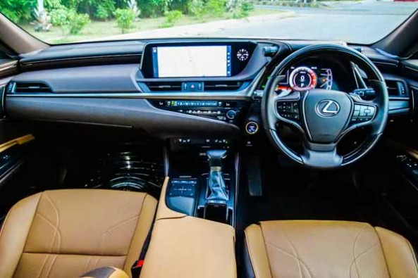 Lexus_ES_300h_21