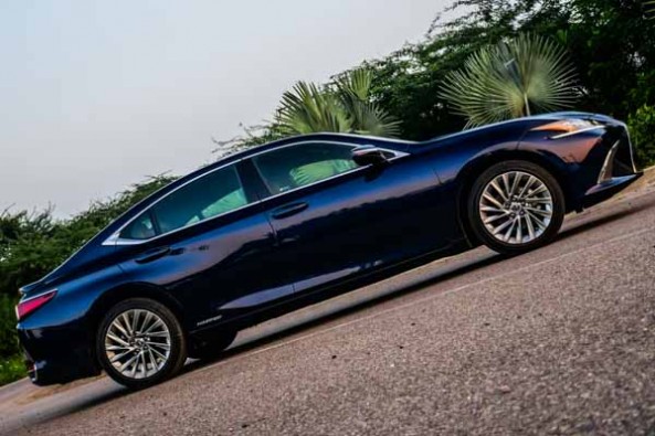 Lexus_ES_300h_15