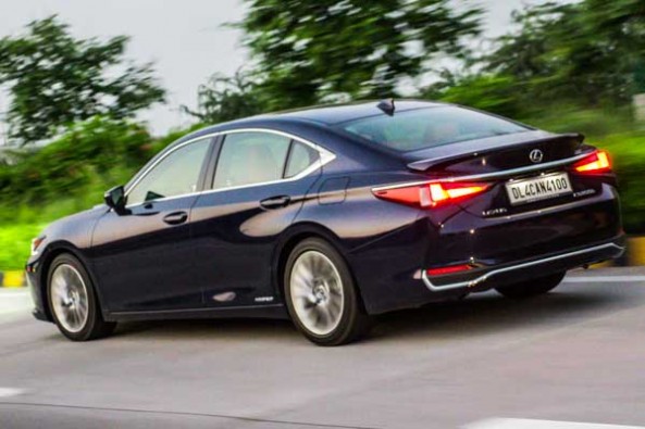 Lexus_ES_300h_36