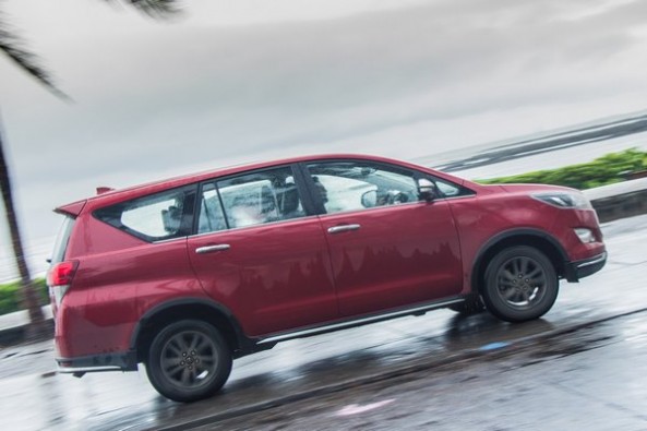 Toyota Innova Touring Sport 4